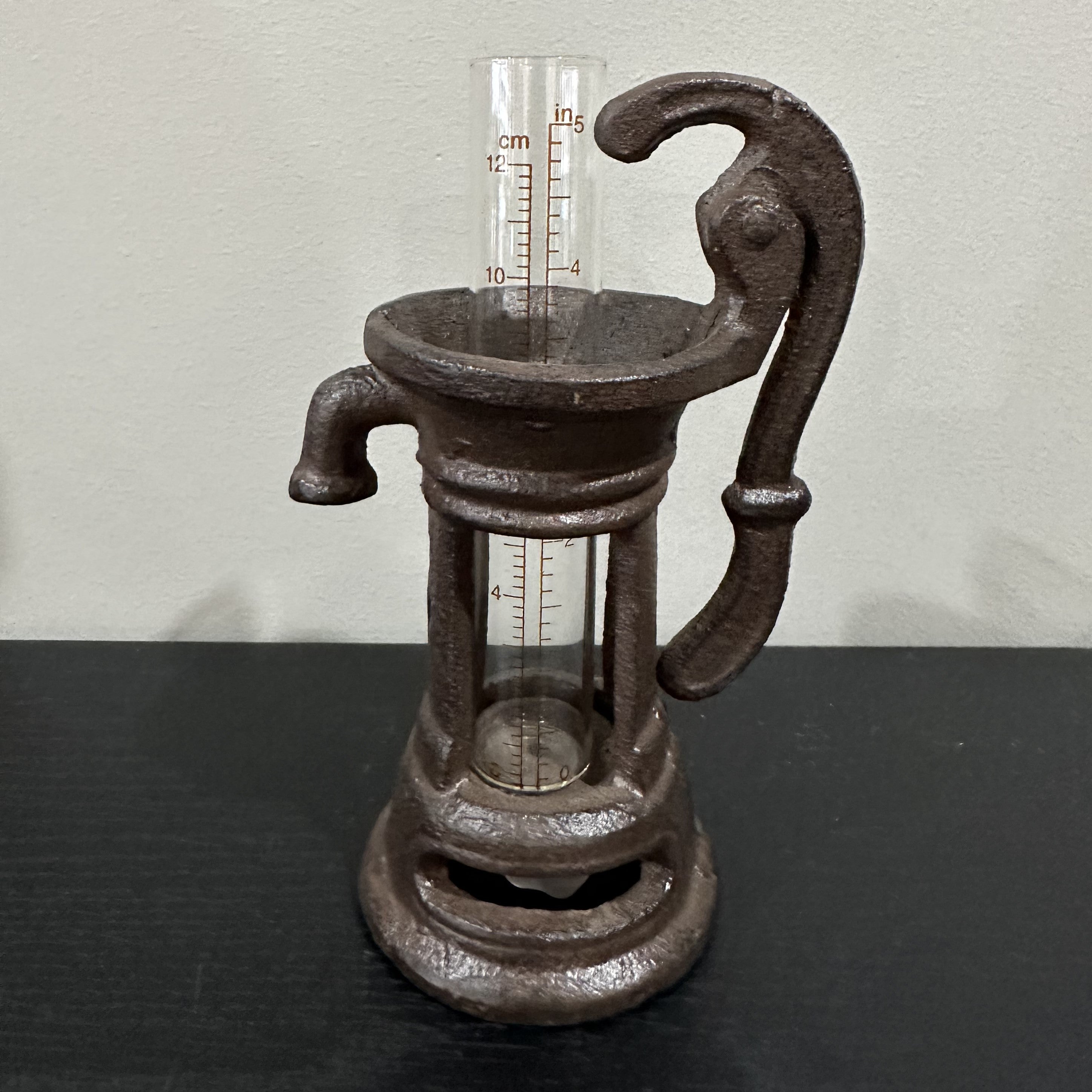 Cast Iron Rain Gauge - Antique oil lamp - YW-CIRG-002
