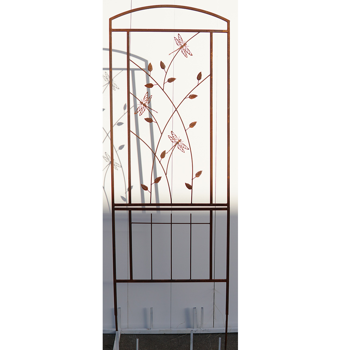 W4266KD Trellis dragonflies and leaves